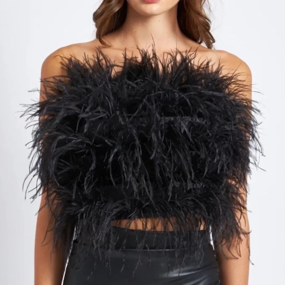 NWT En Saison Feather Trim Top